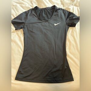 Nike Women's Black dry fit  Short Sleeve Tee size m